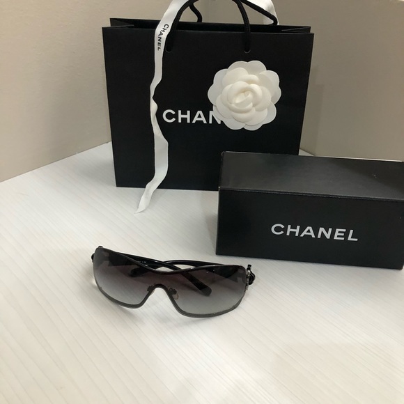 Chanel Camellia Sunglasses - Picture 5 of 8